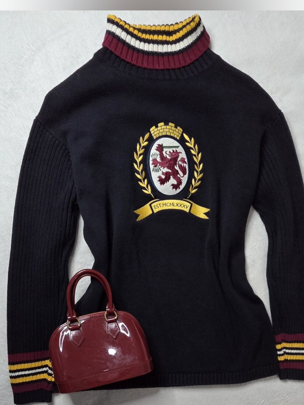 Vintage Tommy Hilfiger Lion Crest Turtleneck Sweater M